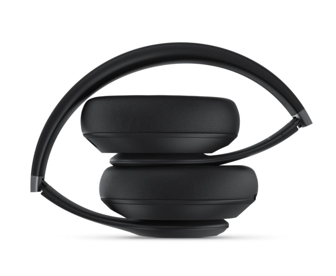 Beats Studio Pro Wireless Headphones (Category: Headphones & Headsets) located in Singapore. Submitted by spwggle (Listing ID 1371780027, Image 3). Description: BNIB Beats Studio Pro Wireless Headphones in black. Never been used, just open box to check. For more details: https://www.apple.com/sg/shop/product/MQTP3PA/A/beats-studio-pro-wireless-headphones-black?fnode=d36f873ac494981b3bc4a037c9d3ab07a481dd2dda8b8e4fb07697beca071a8759bf0d76ec9d06b0d