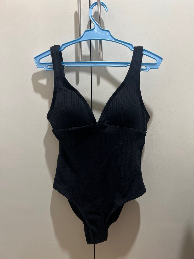 Black One Piece (Category: Bikinis & Swimsuits) located in Makati City. Submitted by findingkat (Listing ID 1371782530, Image 1). Description: Black One-Piece Used once Excellent condition May be used as a top.