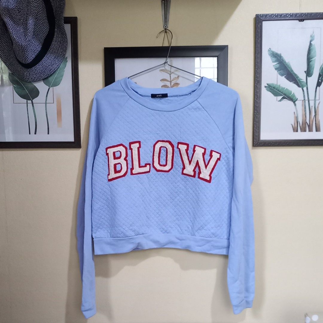 Blue sweater (Category: Longsleeves) located in Santa Rosa. Submitted by chaneloberli.n (Listing ID 1371852128, Image 1). Description: bought second-hand from someone but never used it xs-m price is firm 🌏 los baños, laguna 💰 gcash 🚚 j&t.
