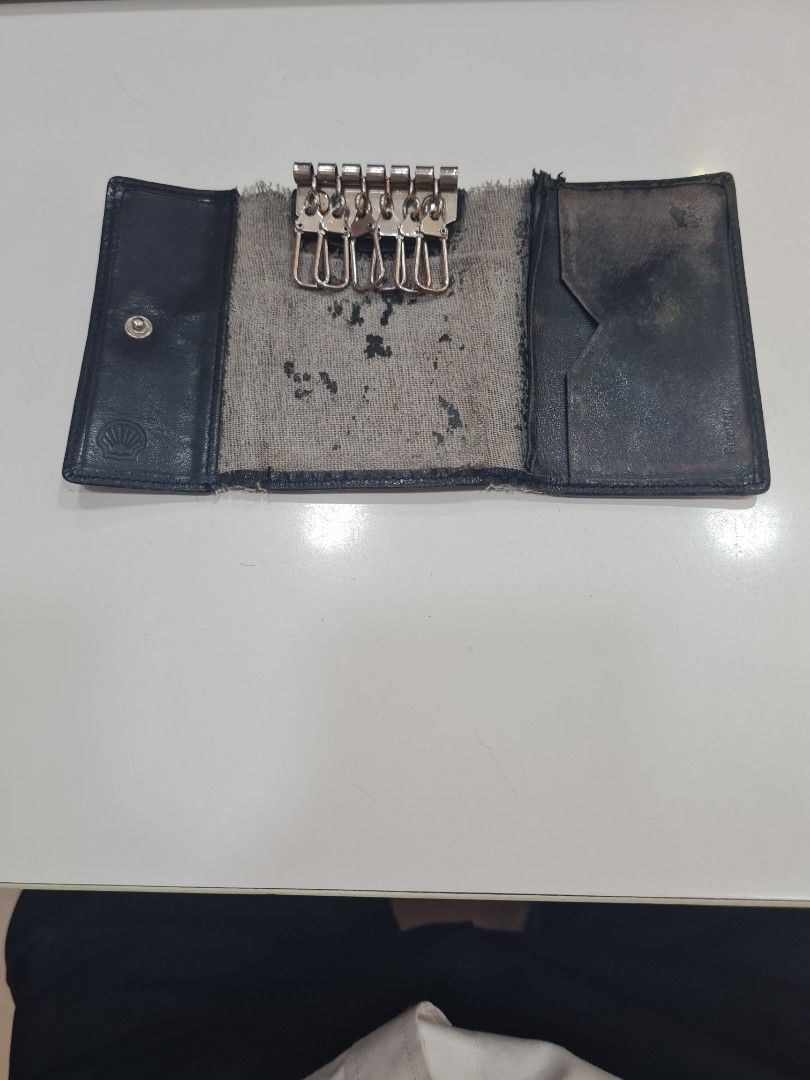 Braun Buffel key pounch (Category: Bags & Wallets) located in Singapore. Submitted by marcus_ctl (Listing ID 1371784886, Image 3). Description: .