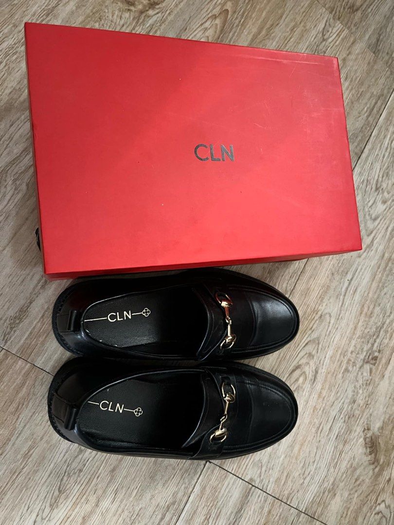 🚨Celine Loafers🚨 (Category: Loafers) located in Quezon City. Submitted by _apparels_ (Listing ID 1371876771, Image 3). Description: 👠 For Sale: Stylish Celine Caelyn-Style Women’s Loafers 📍 Meetup: SM Southmall or Colours 📦 Delivery: Lalamove (Buyer's Expense) 💰 Price: ₱900 🩰 Size: US 8.5 / EU 39 📦 Comes with box ✨ Slightly used – Excellent, almost new condition 🔹 Sleek and versatile design 🔹 Perfect for smart casual or office wear 🔹 C