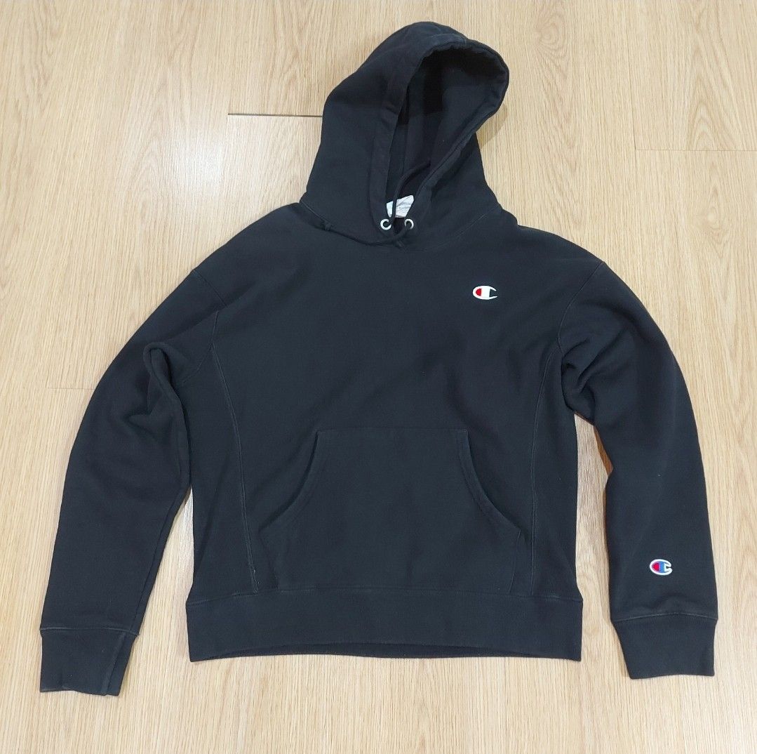 Champion Black Reverse Weave Hoodie (Category: Coats, Jackets and Outerwear) located in Paranaque City. Submitted by jerassic (Listing ID 1371867253, Image 1). Description: Champion Black Reverse Weave Hoodie P800 Women's size M Dimensions W - 22 in L - 23 in Lightly used Location: BF Homes Parañaque Meetups: BF Parañaque, Alabang, or Las Piñas :) Shipping available via your courier of choice at your expense and risk. LBC COP/COD is available as 