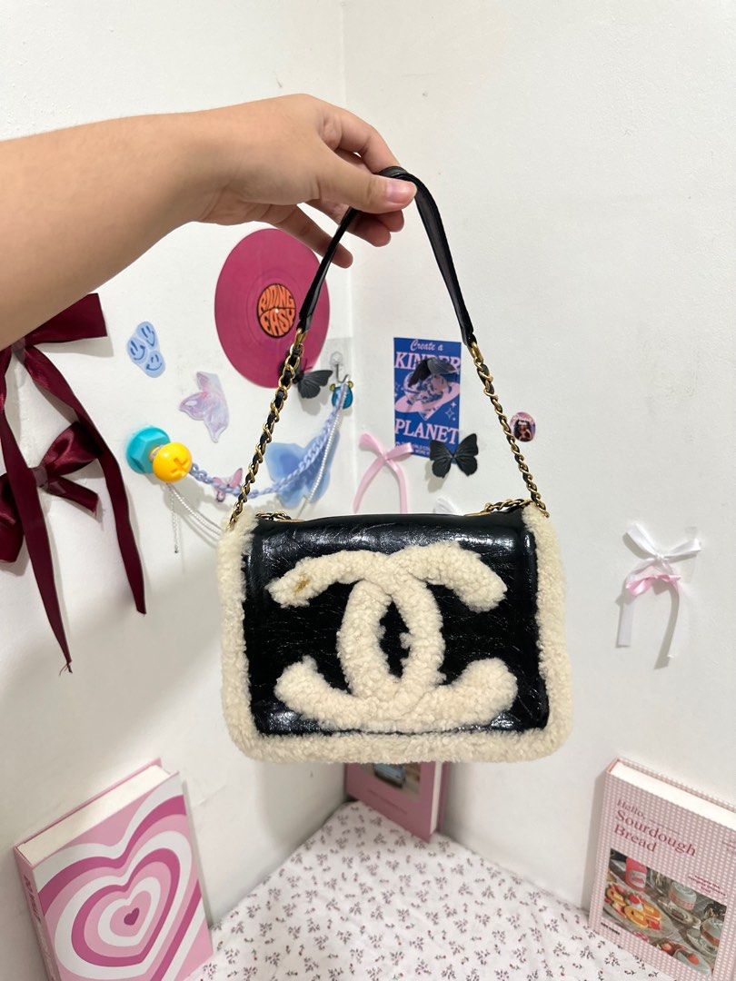 [ADA HOLO] Chanel Fur Bag Chanel Tas Bulu Kulit Leather shoulder bag sling  bag