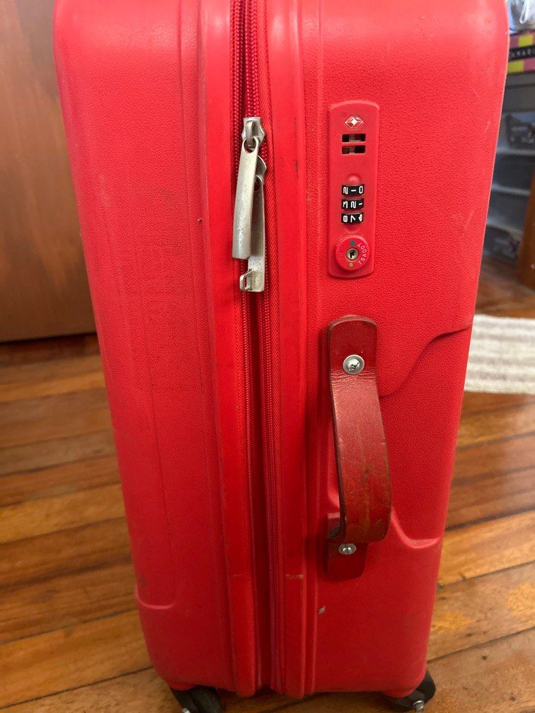 Check in Luggage Echolac (Category: Luggage) located in Quezon City. Submitted by dashandchloe (Listing ID 1371751237, Image 3). Description: Brand: Echolac Newly repaired wheels by Mr Quickee With lock Expandable zippers Visible scratches but all zippers working fine.