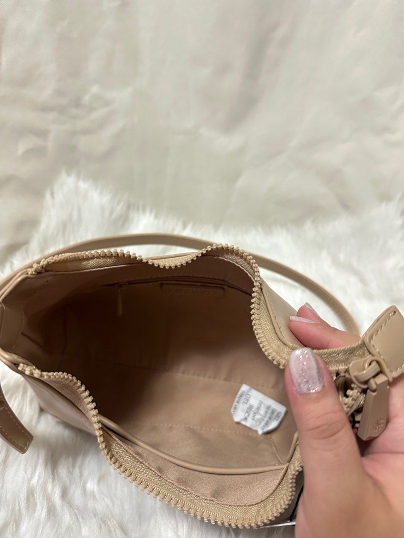 Christy Ng - Sienna Mini Hobo Bag (Category: Cross-body Bags) located in Caloocan City. Submitted by kyleangelurt (Listing ID 1371838363, Image 3). Description: FOR SALE 👜 Christy Ng Sienna Mini Hobo Bag - brand new - with adjustable strap - with dust bag & paper bag - with free bag extender 🏷️ 2,800 RFS: declutterring 📍South Caloocan 💰 Bank transfer/ GCash 🛵 Lalamove ✉️ PM for actual photos.