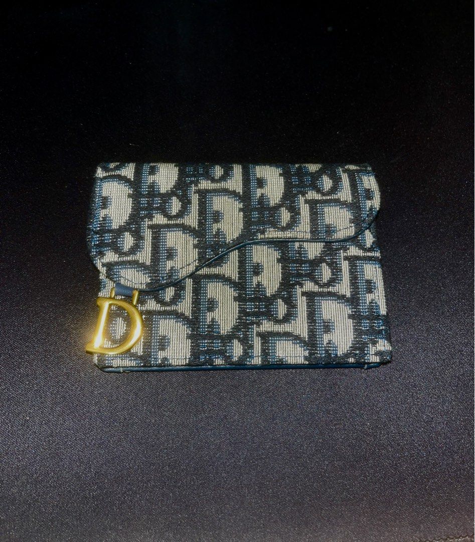 Dior Saddle Boom Card Holder (Category: Bags & Wallets) located in Singapore. Submitted by slicklicks (Listing ID 1371862660, Image 1). Description: never used. amazing condition. like new .