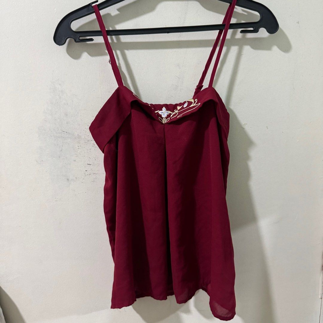 elegant red embroidered sleeveless top (Category: Sleeveless) located in Pasay City. Submitted by ultzen (Listing ID 1371812935, Image 1). Description: red embroidered top great for smart casual occasions! rfs: doesn’t fit my style anymore no lowballing pls! maya / bpi / gcash ggx / j&t / lbc / sdd.