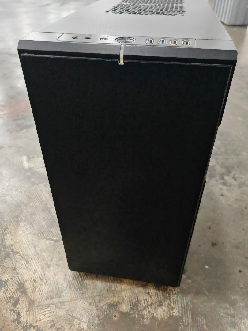 Fractal R5 case with Xeon E5 2697 v2 X79 motherboard (Truenas Unraid ...