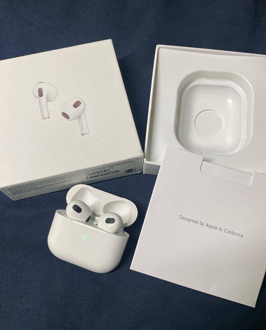 Gen 3 airpods (Category: Headphones & Headsets) located in Manila. Submitted by pricious (Listing ID 1371758102, Image 1). Description: .