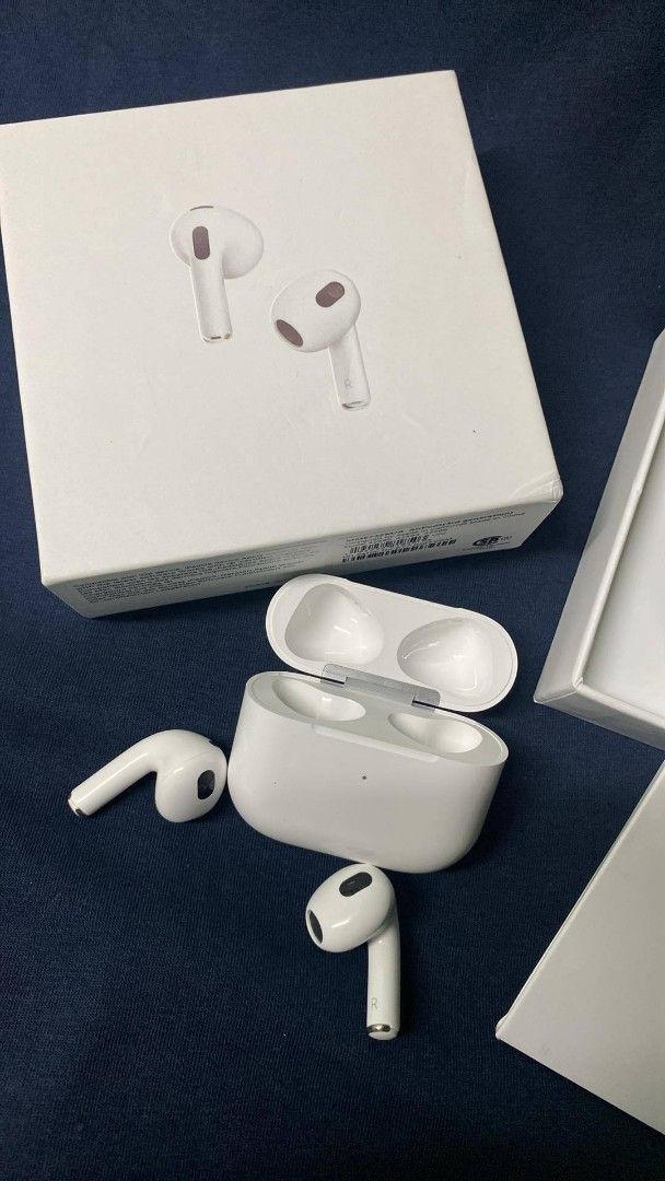 Gen 3 airpods (Category: Headphones & Headsets) located in Manila. Submitted by pricious (Listing ID 1371758102, Image 2). Description: .