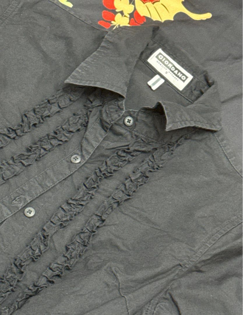 GIORDANO VINTAGE BLACK BLOUSE (Category: Blouses) located in Singapore. Submitted by audreyymia (Listing ID 1371804145, Image 1). Description: Really cute blouse that I have to let go due to clearing out storage!! Wore it once out only please help a girl out 🙂‍↕️!.