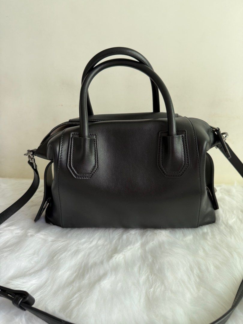 Givenchy Antigona Soft Calf (Category: Luxury Bags & Wallets) located in Manila. Submitted by tonieesto34469 (Listing ID 1371758782, Image 3). Description: With adjustable & detachable long strap, orig. dustbag & cards Great size for petite.