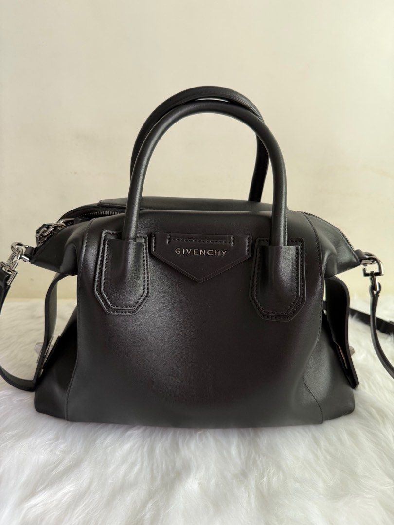 Givenchy Antigona Soft Calf (Category: Luxury Bags & Wallets) located in Manila. Submitted by tonieesto34469 (Listing ID 1371758782, Image 2). Description: With adjustable & detachable long strap, orig. dustbag & cards Great size for petite.