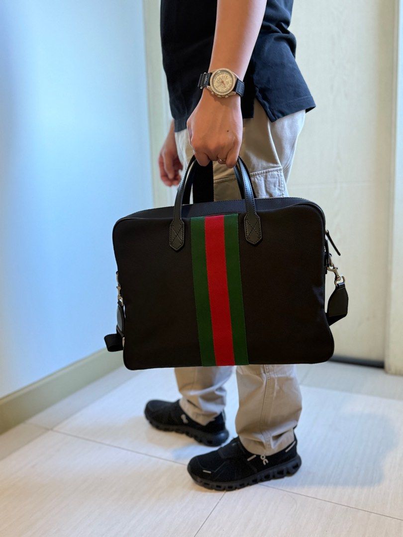 Gucci Laptop Bag (Category: Luxury Bags & Wallets) located in Manila. Submitted by tonieesto34469 (Listing ID 1371757527, Image 3). Description: Comes with provided dustbag only; Fits 15-inch laptop and long folders .