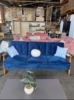 (Category: ) located in . Submitted by priceworthfurniture (Listing ID 1371901244, Image 1). Description: .