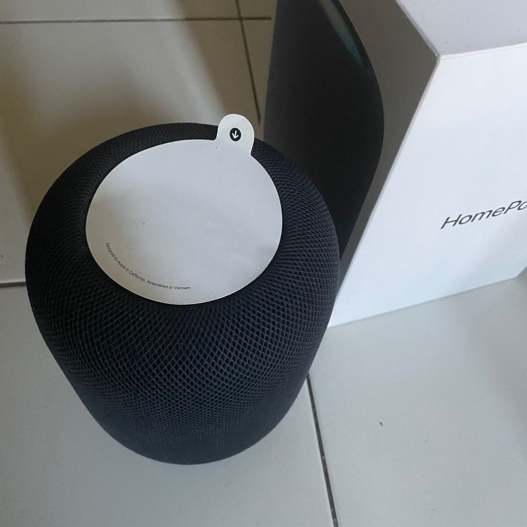 HomePod 2 (Category: Soundbars, Speakers & Amplifiers) located in Singapore. Submitted by nickjrzz (Listing ID 1371786705, Image 2). Description: Apple HomePod 2 with original box (serial number match with box) and power cord Applecare+ warranty till 2025-Jun-03 You may test during meetup (220v power) item working well and no issues. never repaired RFS: I am using airpods more Carousell have chat quota, will not reply to too low offers..