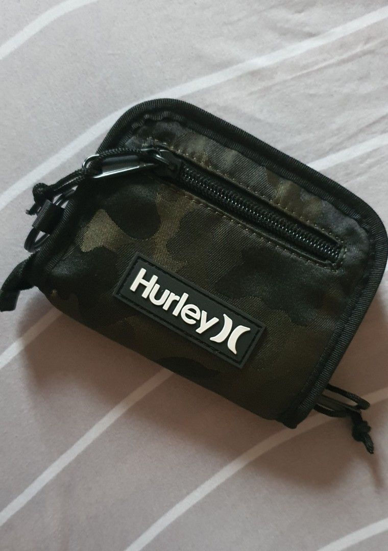 Hurley canvas 2 way wallet with strap (removable) (Category: Luxury Bags & Wallets) located in Makati City. Submitted by kaecee. (Listing ID 1371820928, Image 3). Description: Hurley canvas 2 way wallet with strap and key holder (removable).