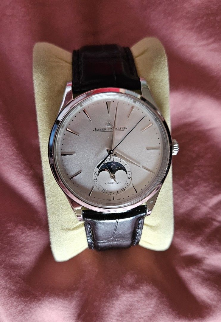 Jaeger LeCoultre Master Ultra Thin Moon (Category: Luxury Watches) located in San Juan City. Submitted by cerga (Listing ID 1371780328, Image 2). Description: Brand new JLC MUT (May 27, 2025) with extended international warraty up to 2033. Sunray silver grey dial w 39m diamter 50m WR 9.3m thin and w interchangable alligator leather strap. New Automatic movement 925 provides 70hrs PR and 28,800 vibrations. This is the perfect timeless Dress Watch!