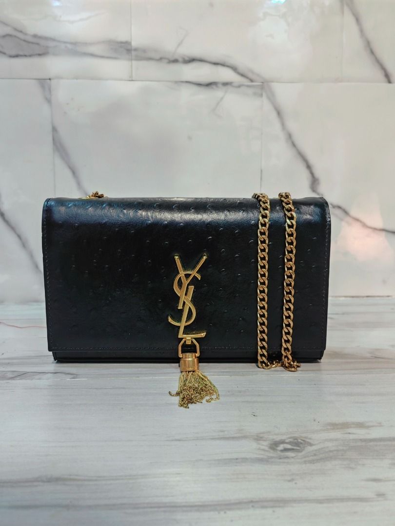 Japan preloved croc leather chain sling (Category: Luxury Bags & Wallets) located in Cebu City. Submitted by elcoleccion21 (Listing ID 1371896577, Image 1). Description: Japan Preloved bag Genuine crocodile leather .