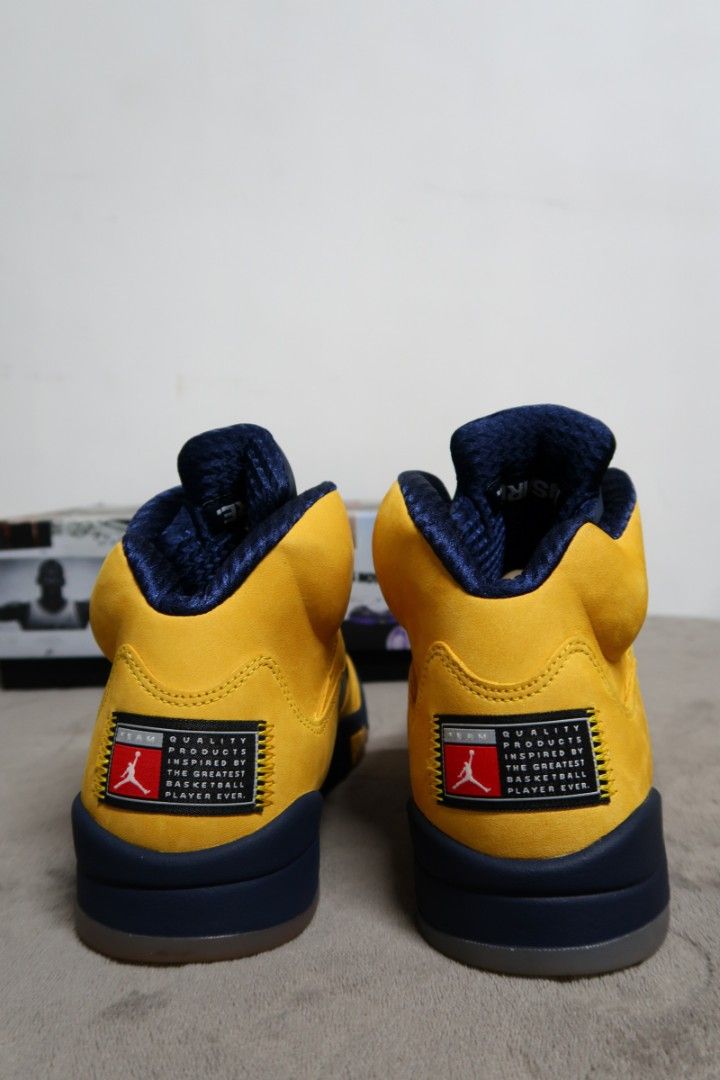 JORDAN 5 RETRO SE MICHIGAN (Category: Sneakers) located in Paranaque City. Submitted by sircraig (Listing ID 1371820063, Image 3). Description: 2019 RELEASE. VNDS. SIZE US 10 M. 100% ORGINAL & AUTHENTIC. WITH ORIGINAL BOX.