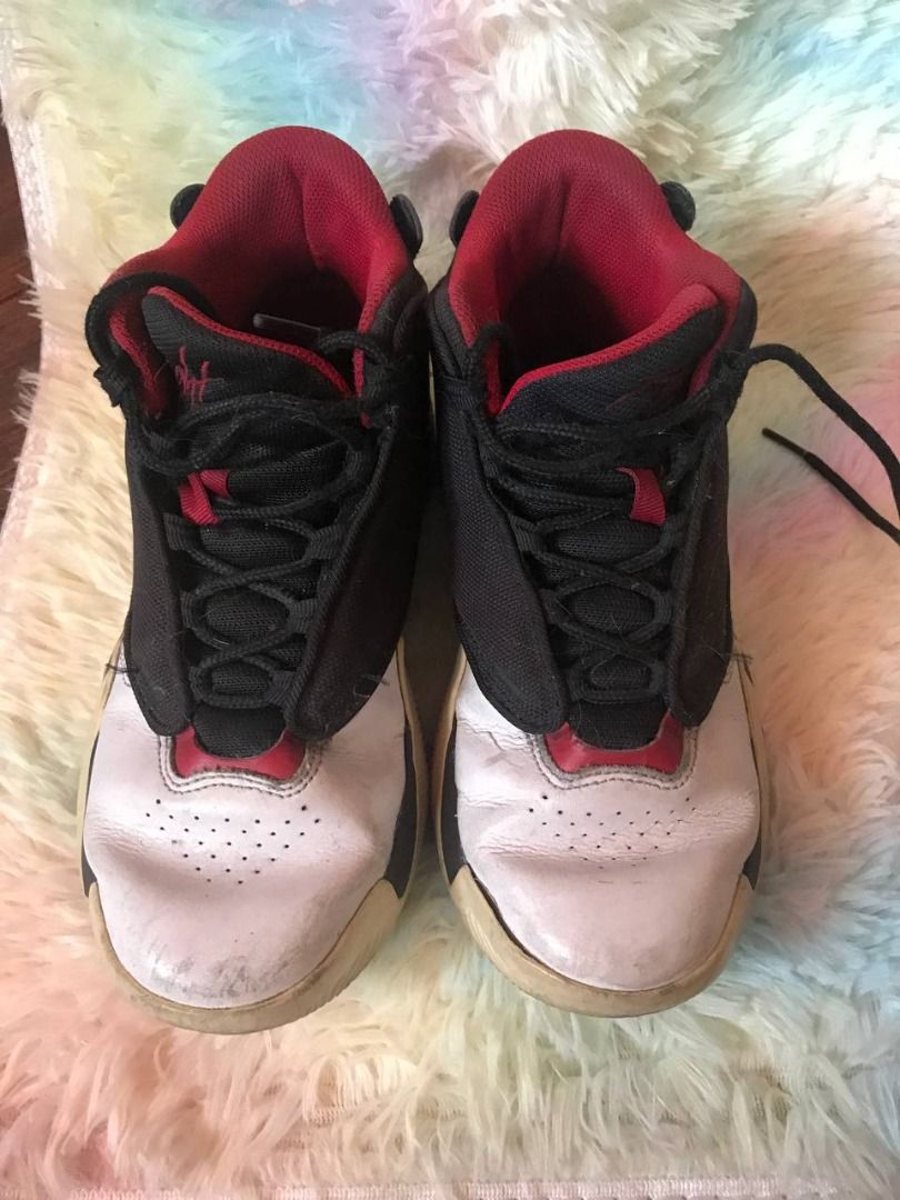 JORDAN MAX AURA 4 (GS) (Category: Sneakers) located in Makati City. Submitted by artscloset (Listing ID 1371840921, Image 3). Description: ORIGINAL PRICE = 7000 WITH ORIGINAL BOX SIZE 5 - 6 ISSUES SEEN IN THE IMAGES.