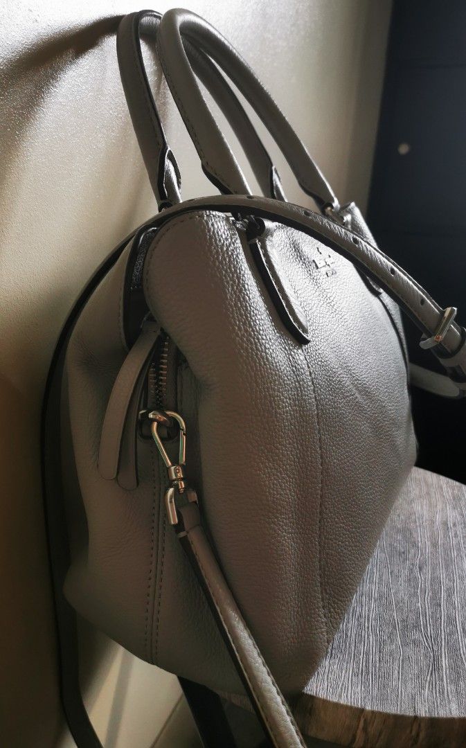 Kate spade shoulder bag (Category: Luxury Bags & Wallets) located in Makati City. Submitted by photosgadez79399 (Listing ID 1371805098, Image 2). Description: 100%authentic Kate Spade Jackson Triple compartment bag Color light gray Pebbled leather exterior Two way spade jacquard lining Zip & snap closure Double handles & detable straps Size: 8.3"h x 11.4"w x 4.9"d Drop length 22" Handle drop 5" Condition: 9/10 Used only a few times Dust bag not i