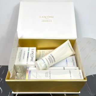 【New Stock】Lancome Clarifique 6-piece Set Series. Includes: Lancome Clarifique Brightening Essence 150ml + Lancome Clarifique Brightening Emulsion 50ml + Lancome Clarifique Brightening Spot Serum 30ml + Lancome Clarifique Foaming Cleanser 125ml + Lancome Clarifique Brightening Cream 50ml + Lancome UV Expert Youth Shield Sunscreen 50ml. Brightening emulsion for hydration, clear and radiant skin, moisturizing and whitening, replenishes moisture, brightens skin tone, reduces dark spots.628631432600351116