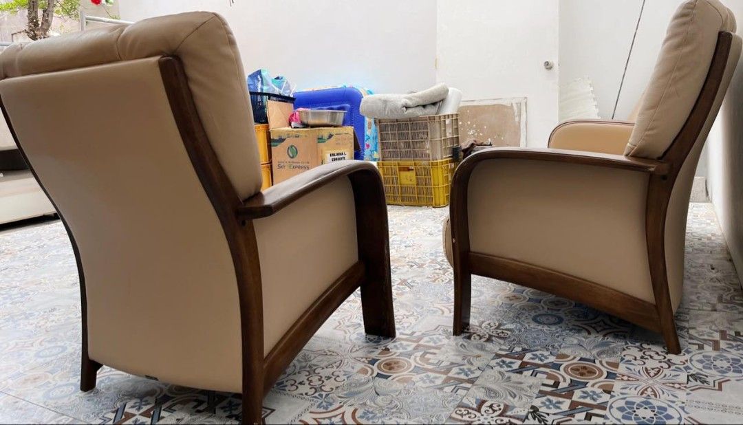Leather sofa set karimoku brand P16500 (Category: Sofas) located in Valenzuela. Submitted by jenelyn6 (Listing ID 1371748576, Image 2). Description: Leather sofa set karimoku brand P16500.