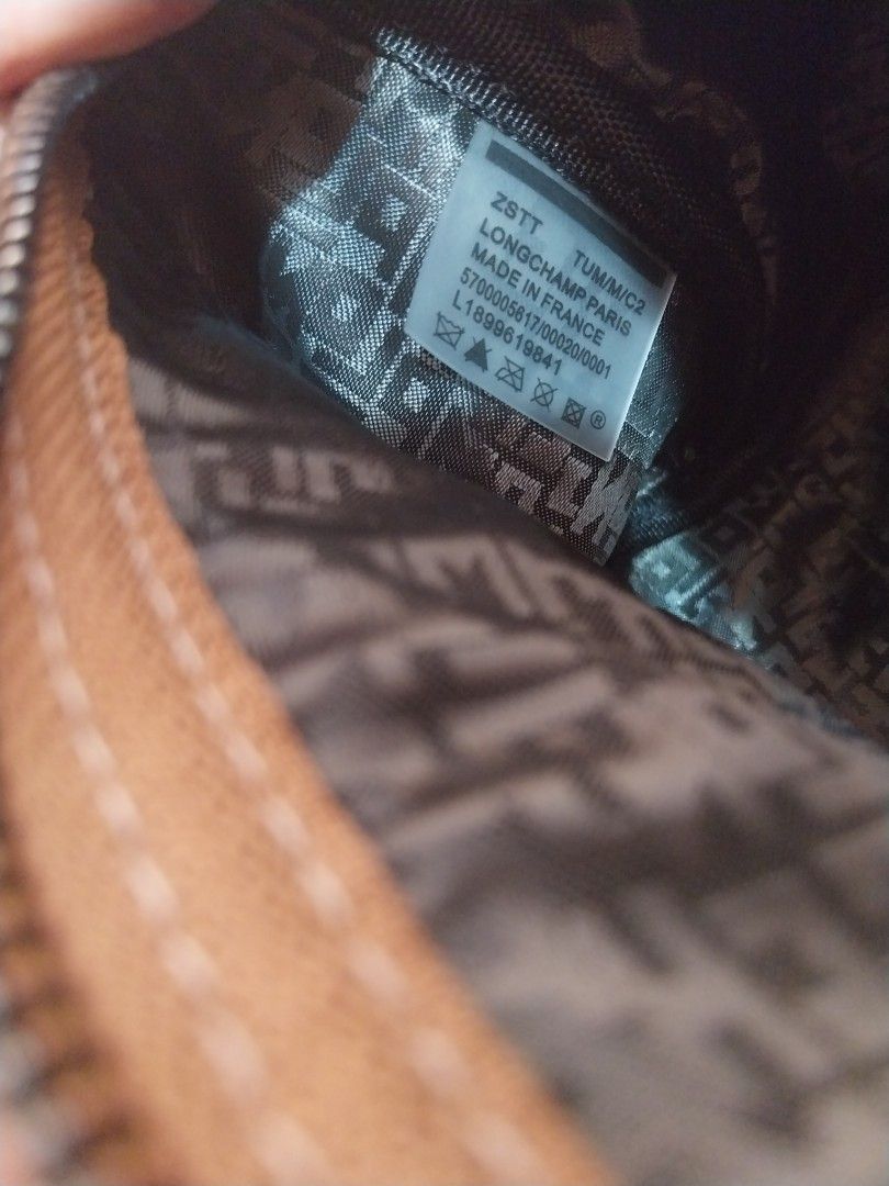 LONGCHAMP Leather Small Shoulder Bag (Category: Shoulder Bags) located in Quezon City. Submitted by jonvee2000 (Listing ID 1371882727, Image 3). Description: Brand new with box paper bag / dustbag leather/nude in color small.