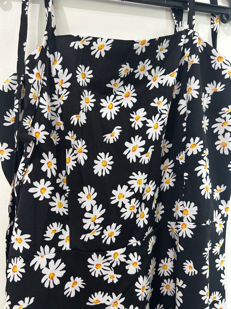 Lovito Black Floral Dress (Category: Dresses) located in Mandaluyong City. Submitted by elixmbm (Listing ID 1371729449, Image 3). Description: - Used once - Small (Height reference: 4’11) MOP: GCash or UB No COD.