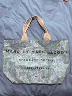 (Category: ) located in . Submitted by strawberry.soo (Listing ID 1371768029, Image 1). Description: .