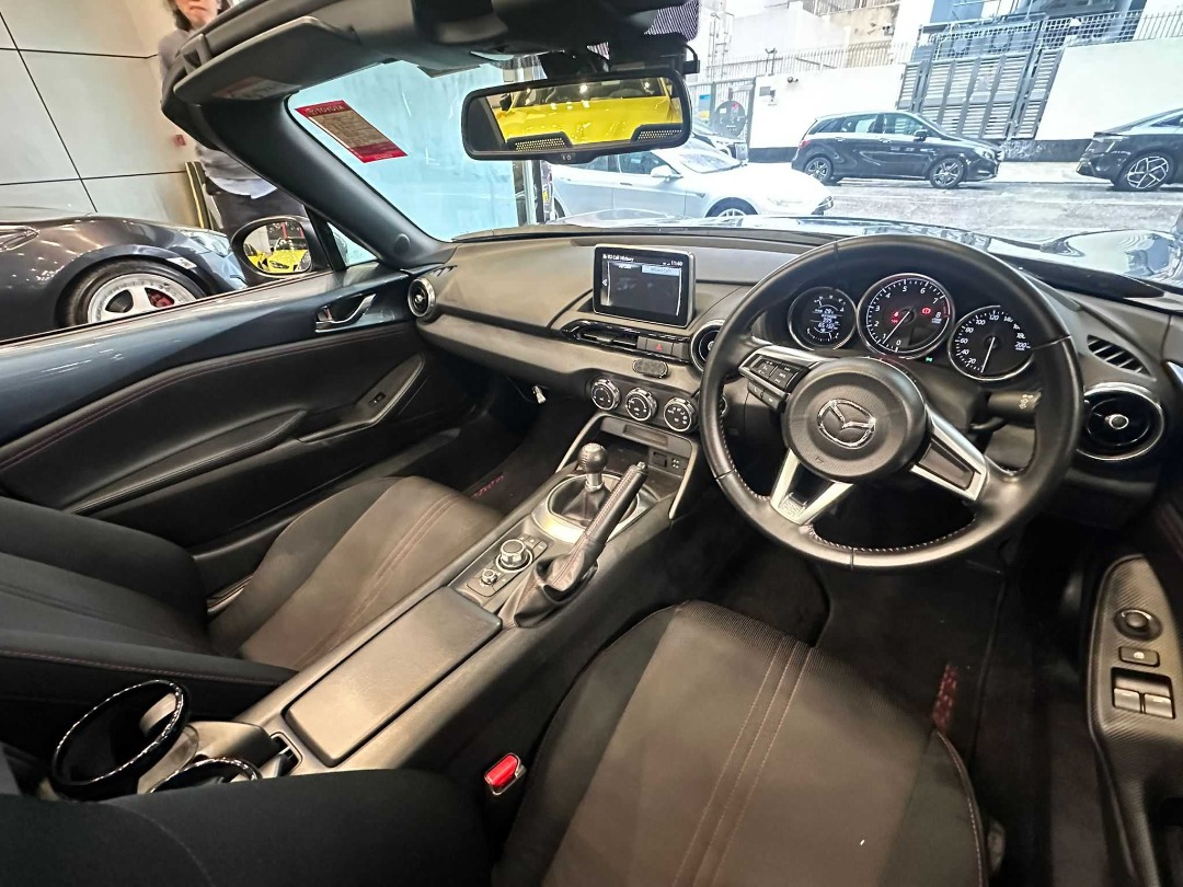 Mazda MX5 ROADSTER Manual62864837724673114