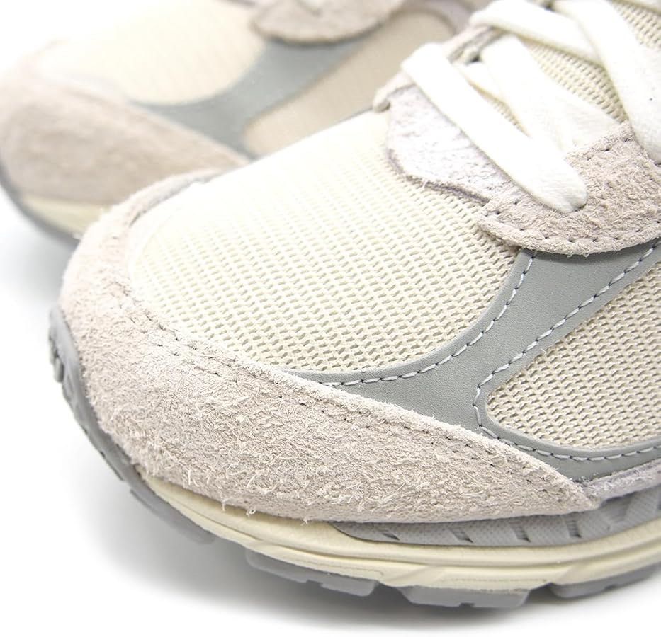 New Balance Running Shoes (Category: Sneakers) located in Makati City. Submitted by cshells9 (Listing ID 1371779312, Image 3). Description: Original New Balance 2002R Bought in Japan The upper design inherits “Made in U.S.A. 2010” was wrapped in high quality suede/mesh. The high-performance sole unit combines NERGY and ABZORB to provide comfort and exceptional fit. • Outer Material: Leather • Heel Type: Flat • Closure: Lace-Up Women’s: US size 6.