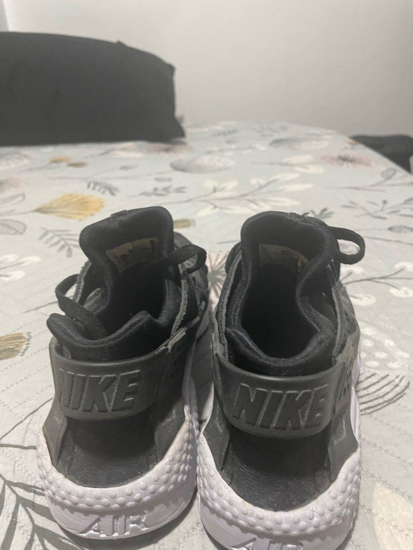 Nike Huarache Black Shoes (Category: Sneakers) located in Makati City. Submitted by kiyashidi (Listing ID 1371853325, Image 3). Description: Selling Nike Huarache Shoes! Rush Selling (Can Lower Price if Get ASAP) Original and Authentic Pair Personally Used No Sole Seperation Size 8 Condition of Shoes are as per pictures Can provide more pictures and videos RFS: Decluttering & Need Funds Location: Makati Payment: BDO GCash PayMaya Cash.