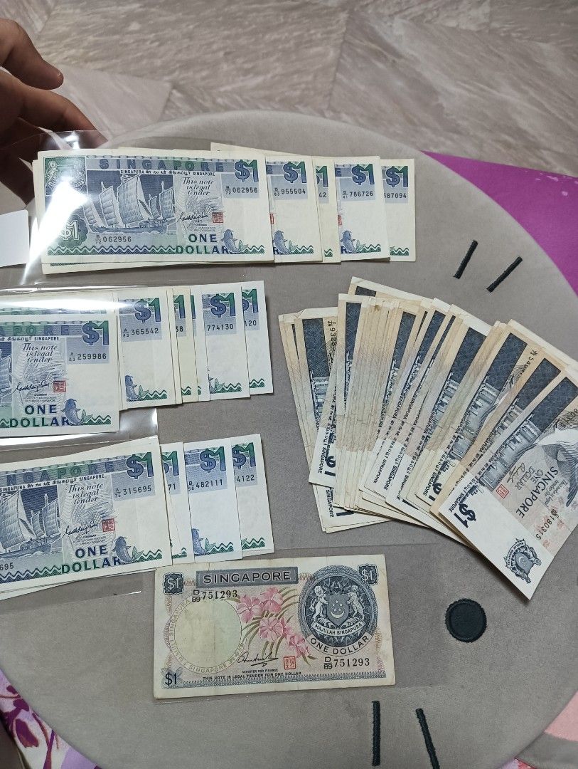Old notes (Category: Currency) located in Singapore. Submitted by currency_crafter (Listing ID 1371692804, Image 1). Description: random mix clearing stock 62 pcs random mix bird and ship 85 for all selling as set first come first serve.