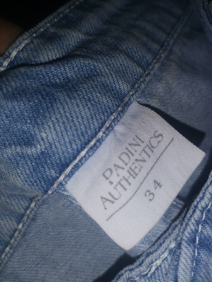 BAGGY CARGO JEANS (Category: Jeans) located in Quezon City. Submitted by aaapanda1131221 (Listing ID 1371888408, Image 3). Description: Waistline - 34 Length - around 105 cm Leg hole - 36.4.