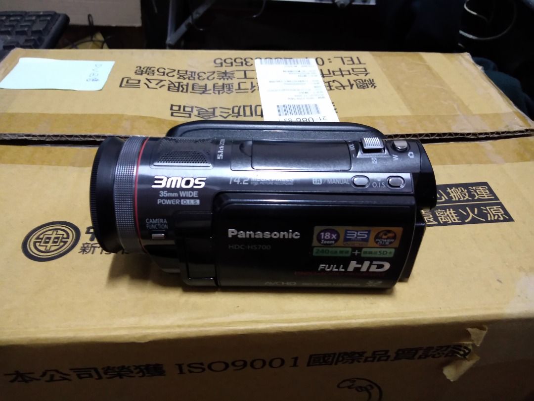 由 cvsk01405 (刊登 ID 1371805970，圖片 1) 提交，位於 新北市 (New Taipei) 的 Panasonic HDC-HS700 數位硬碟攝影機 (二手) (類別：攝影機)，說明：Panasonic HDC-HS700 數位硬碟攝影機 (二手) 只有簡單 測試 可開機 拍照 錄影，其他沒測 主機 電池二個 充電器 USB 傳輸線 非專業人士 新北 貢寮。