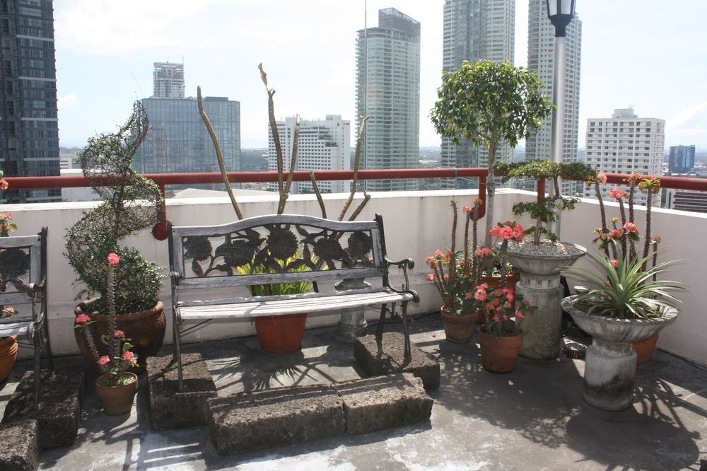 Perla Mansion Studio (Category: Apartments & Condos) located in Quezon City. Submitted by hellbent9944 (Listing ID 1371801596, Image 3). Description: Studio type, fully furnished, 32 sq. inclusive of association dues..