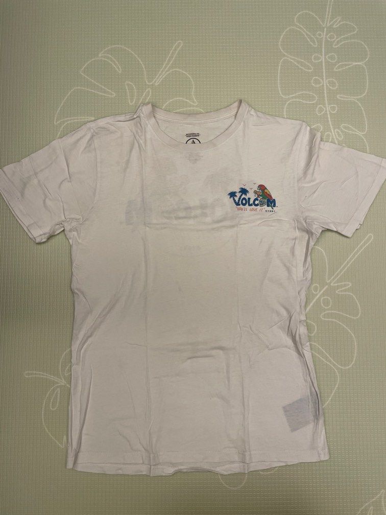 Plain/ Basic/ Graphic Tees (Category: Everything Else) located in Singapore. Submitted by sg_clouds (Listing ID 1371839393, Image 2). Description: .