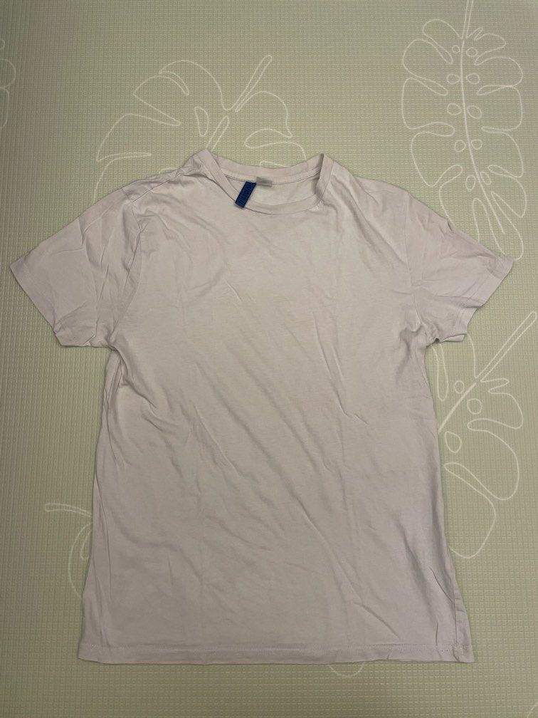 Plain/ Basic/ Graphic Tees (Category: Everything Else) located in Singapore. Submitted by sg_clouds (Listing ID 1371839393, Image 3). Description: .