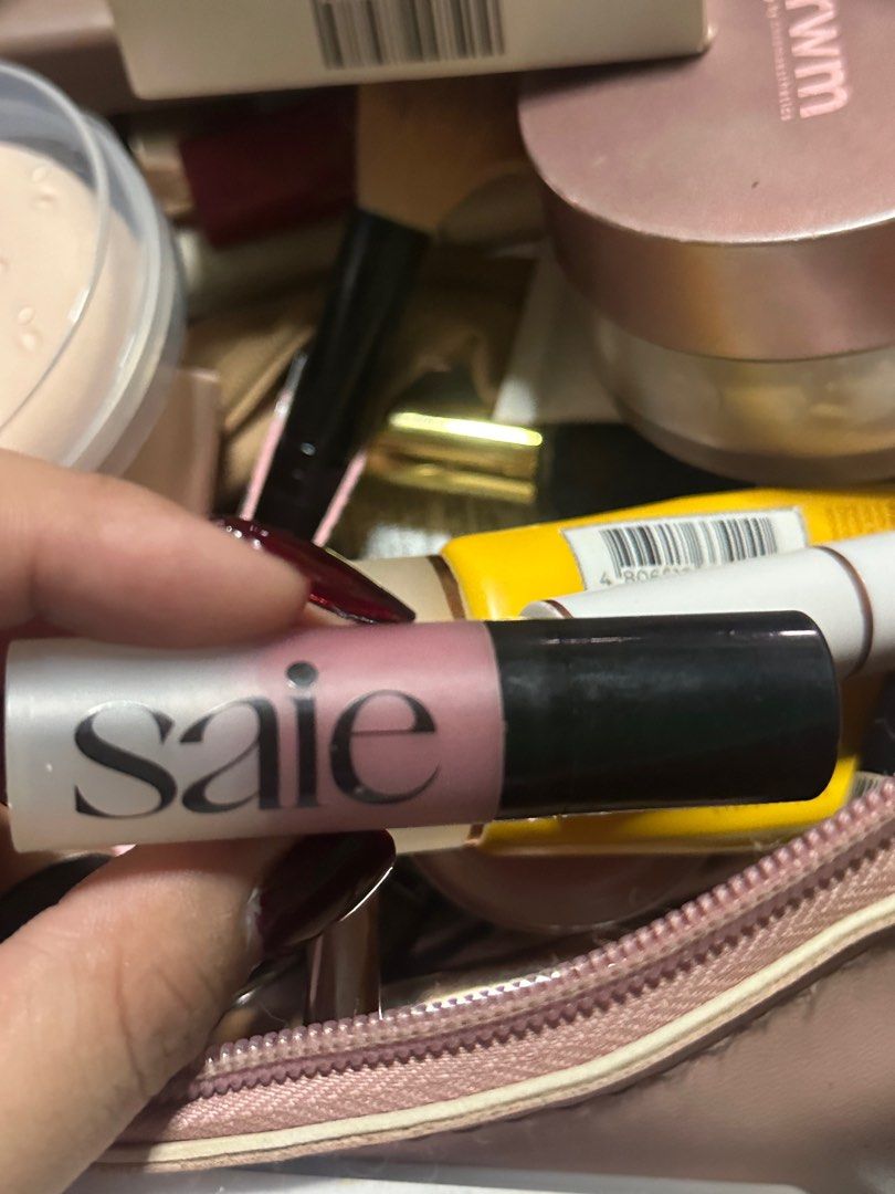 saie dew blush mini chilly (Category: Makeup) located in Quezon City. Submitted by fr4nkcastle (Listing ID 1371817817, Image 1). Description: used.