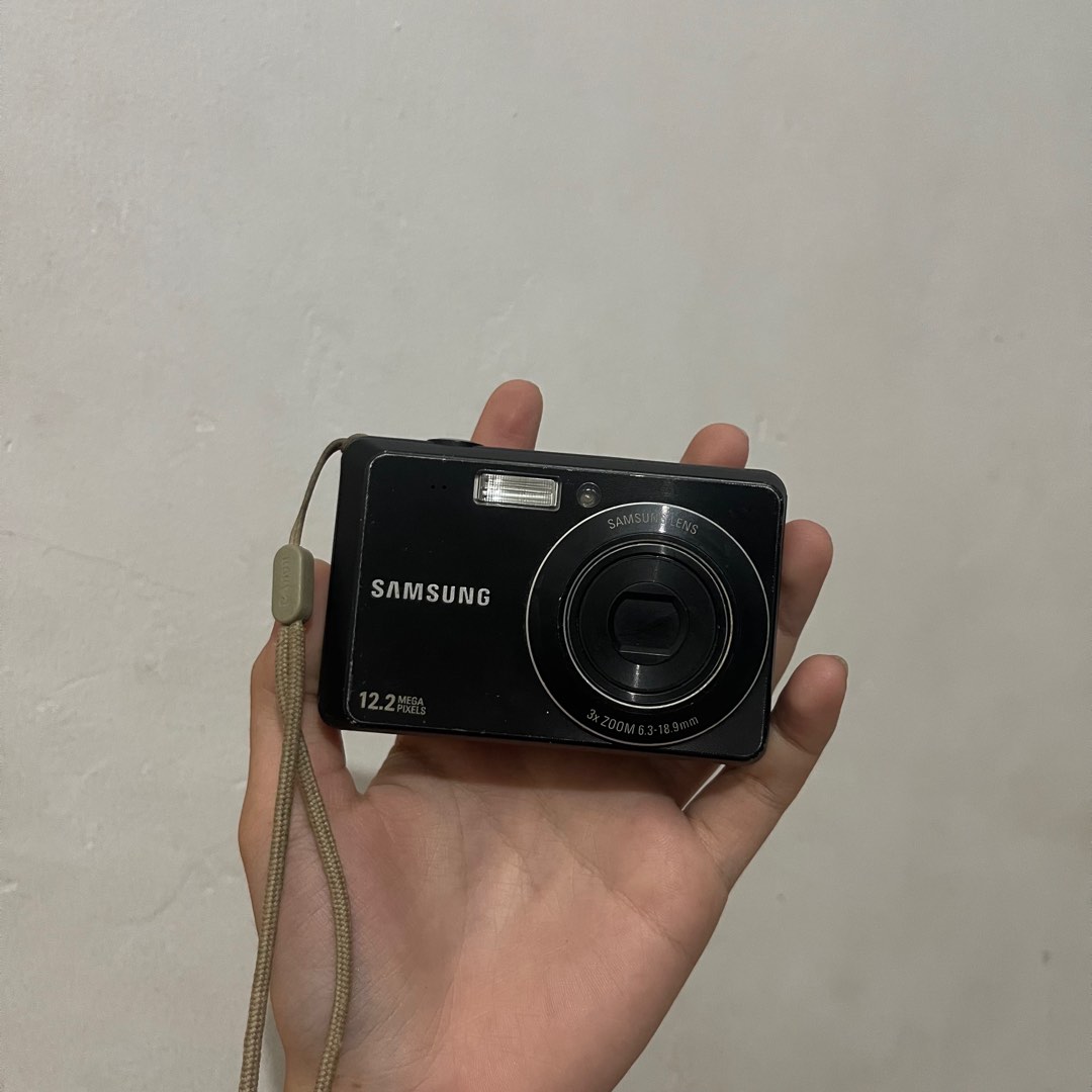 Samsung ES60, Photography, Cameras on Carousell