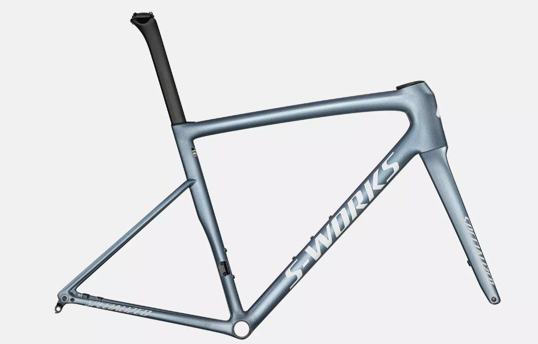 SL8 S-works + Roval cockpit (Category: Bicycles) located in Singapore. Submitted by autumn_angel_sports_pte_ltd (Listing ID 1371854370, Image 2). Description: Frame + Roval handle bar bundle Warranty valid Specialized store 100% authentic if not full refund!.