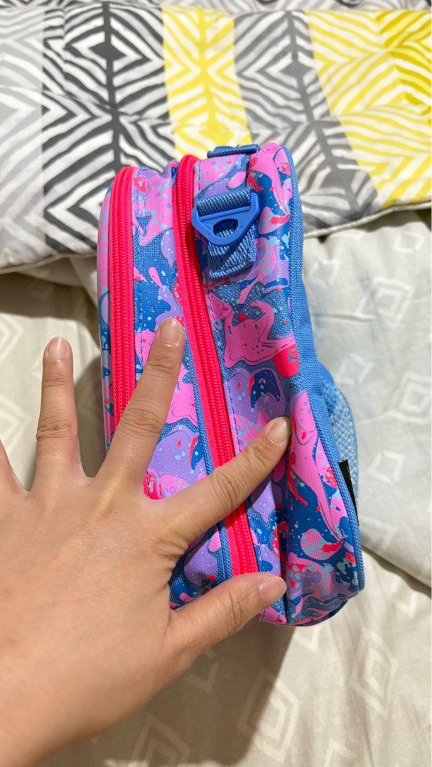 Smiggle 3D hard lunch bag (Category: Babies & Kids Fashion) located in Antipolo. Submitted by msjavier (Listing ID 1371758546, Image 3). Description: Bought in singapore store. Original price is 2K. It has 2 compartments. .