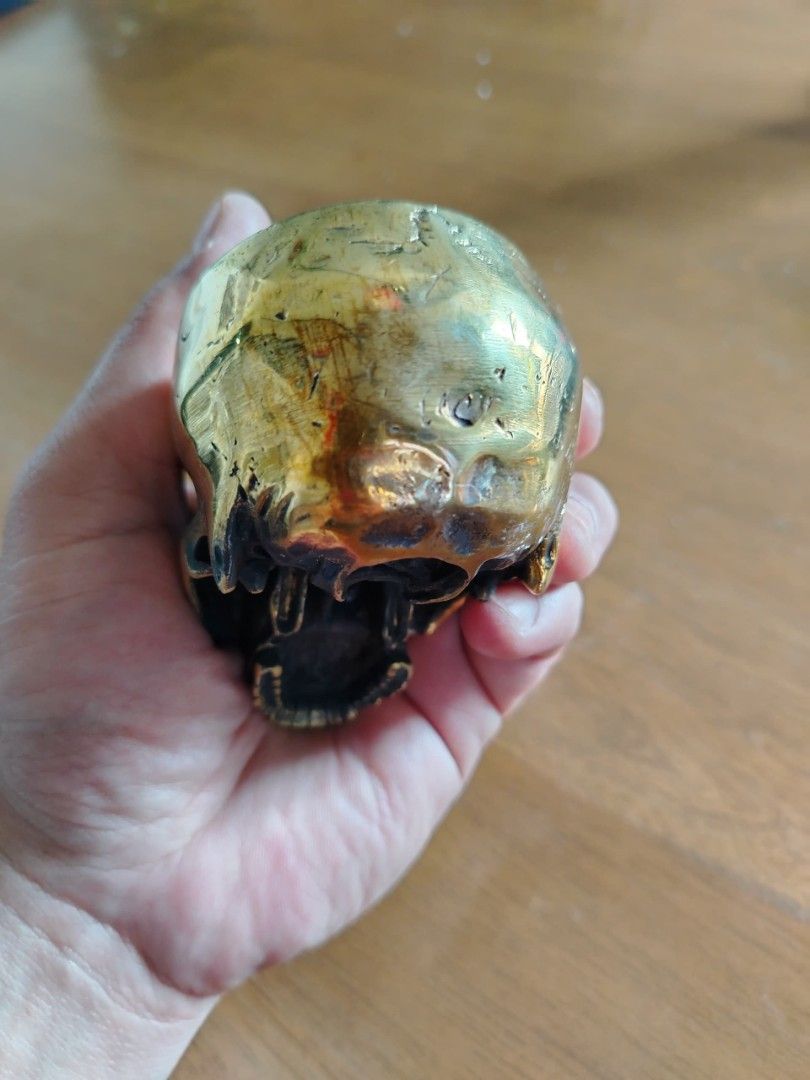 SOLID BRASS SKULL (Category: Other Home Decor) located in Kuala Lumpur. Submitted by aleesya45 (Listing ID 1371873621, Image 3). Description: SOLID BRASS SKULL WEIGHT ALMOST A KILO DETAILED SKULL FEATURES PRICE IS FIXED✌️.