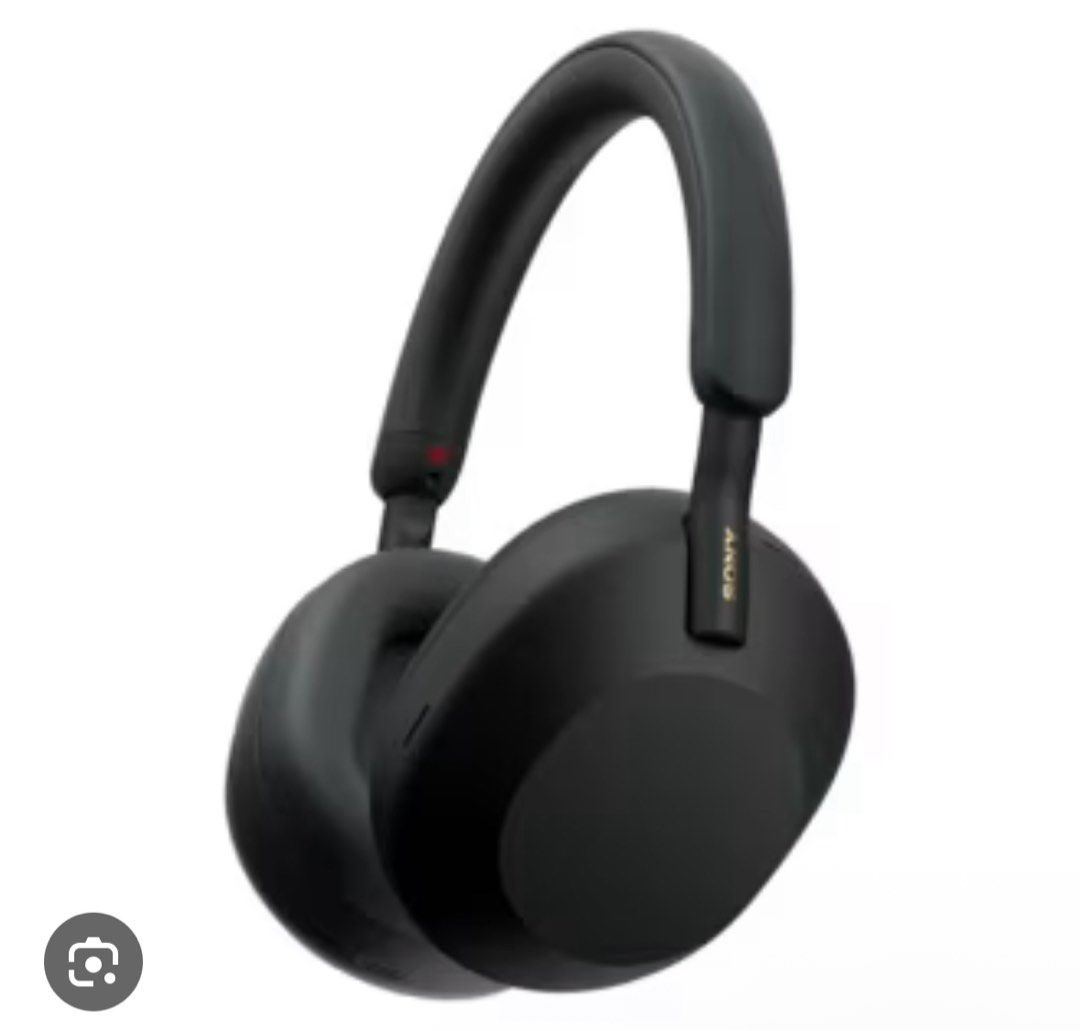 sony xm5 (Category: Headphones & Headsets) located in Singapore. Submitted by diyananur54244 (Listing ID 1371895346, Image 1). Description: do note that i only have the headphones i dont have the box or any thing else. i have only used it for a few months .