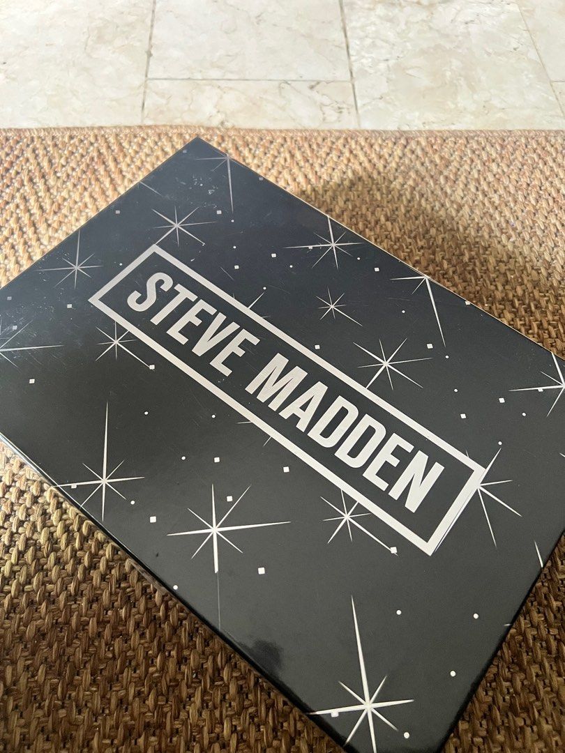 Steve Madden Gift Set 2 Belt Bags (Category: Purses & Pouches) located in Pasig City. Submitted by _aboutagal (Listing ID 1371758404, Image 3). Description: For sale: Steve Madden Gift Set 2 Belt 💼 Adjustable Brand new with Tag and Box On hand and ready to ship! ₱4,000 only Location: Rosario, Pasig.