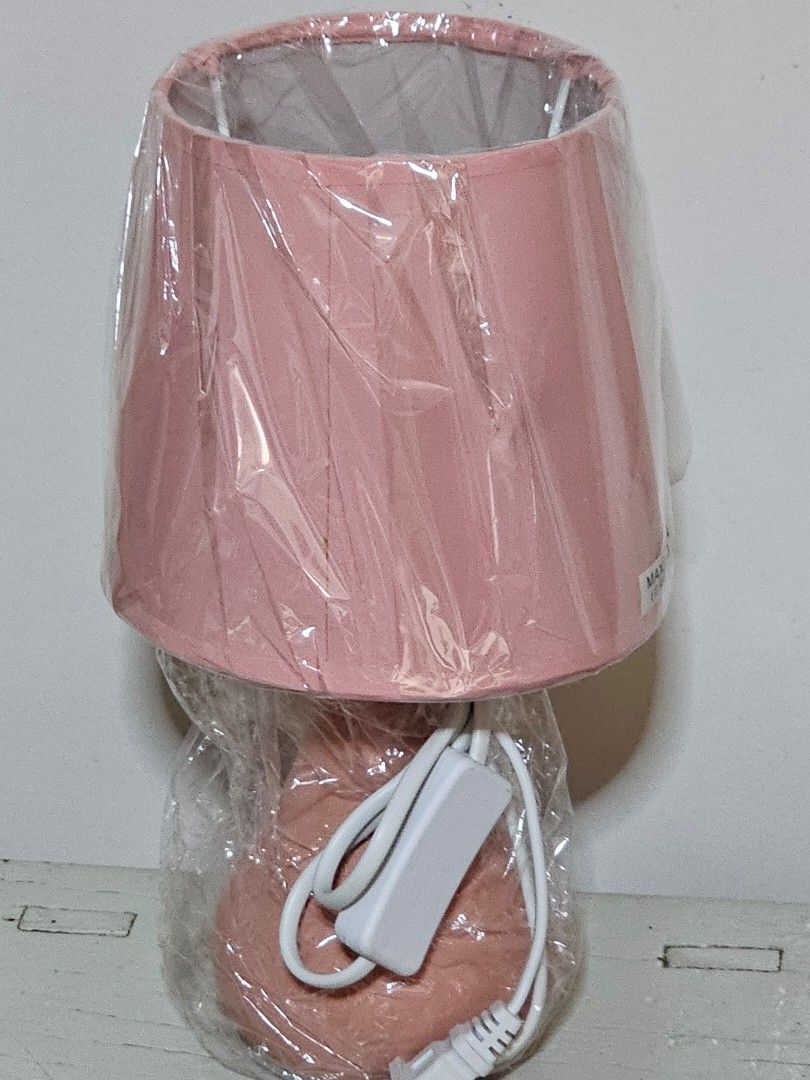 Table Lamp (Category: Lighting) located in Singapore. Submitted by tjuas (Listing ID 1371844569, Image 1). Description: .