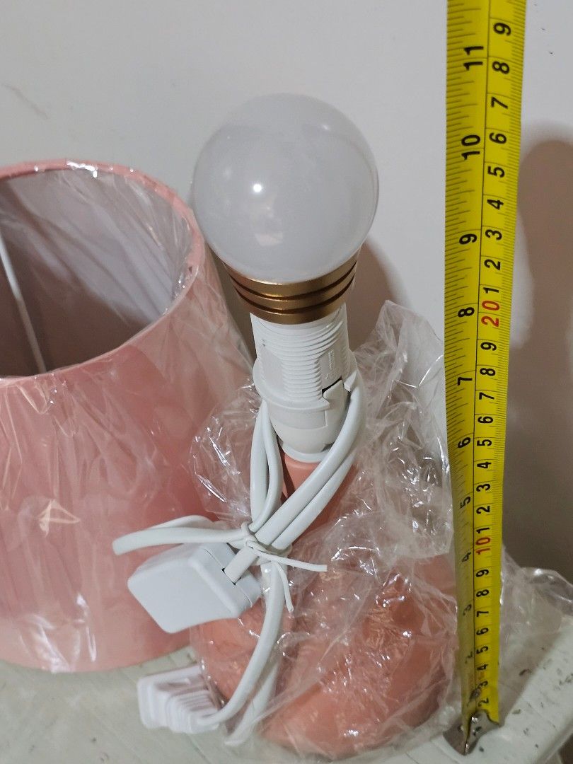 Table Lamp (Category: Lighting) located in Singapore. Submitted by tjuas (Listing ID 1371844569, Image 3). Description: .