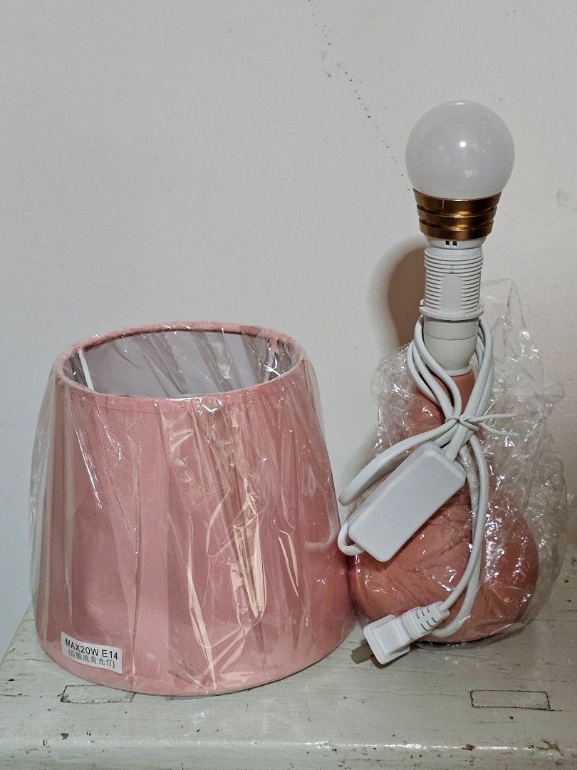 Table Lamp (Category: Lighting) located in Singapore. Submitted by tjuas (Listing ID 1371844569, Image 2). Description: .